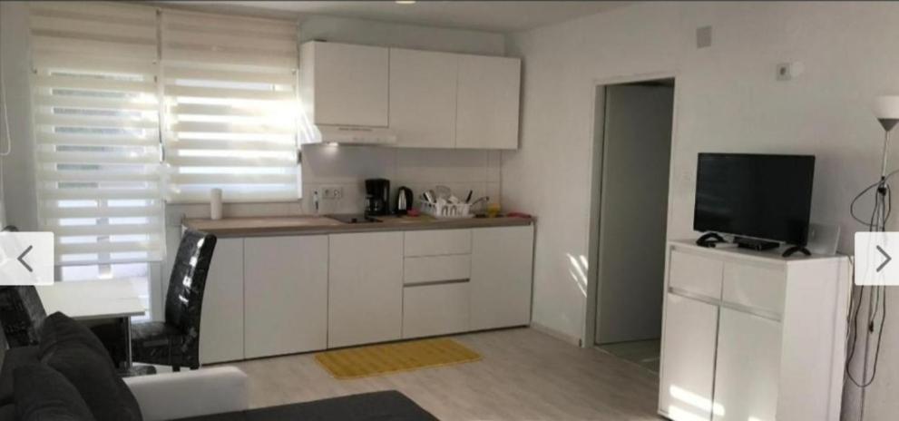 Apartmani Sara Marija Карлобаг Екстер'єр фото