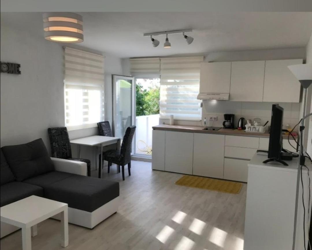 Apartmani Sara Marija Карлобаг Екстер'єр фото